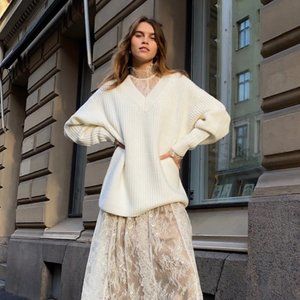 Aritzia Belize Sweater in Light Birch Size S